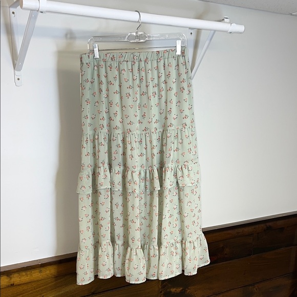 Vylette Dresses & Skirts - Vylette Green Tiered Floral Midi‎ Skirt- M